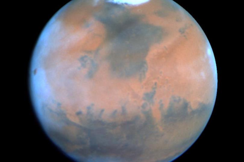 المريخ وزحل في أقرب نقطة من الأرض